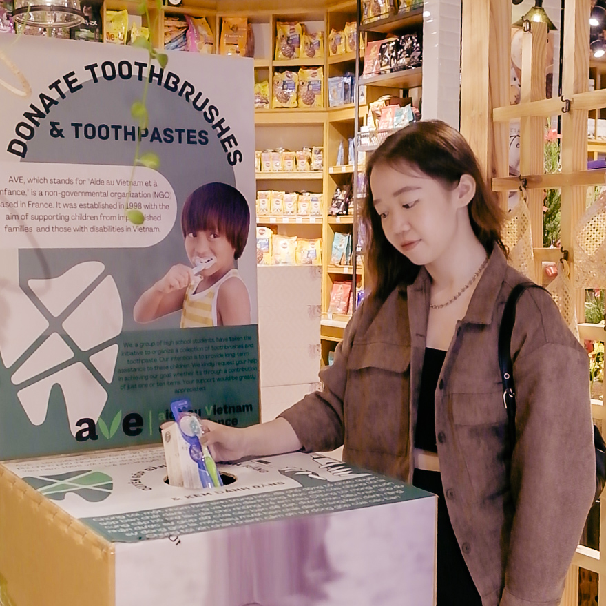 TOOTHBRUSHES AND TOOTHPASTE DONATION BOX - ❤️SUPPORTING CHILDREN IN NEED❤️